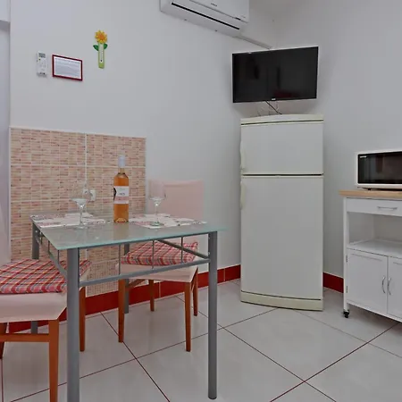 Appartamento With Parking Space Lopar, Rab - 18001