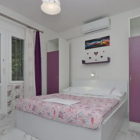 With Parking Space Lopar, Rab - 18001 Appartamento Lopar