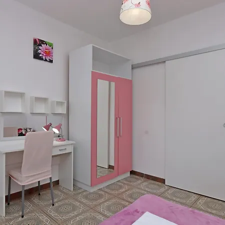 With Parking Space Lopar, Rab - 18001 Appartamento Lopar