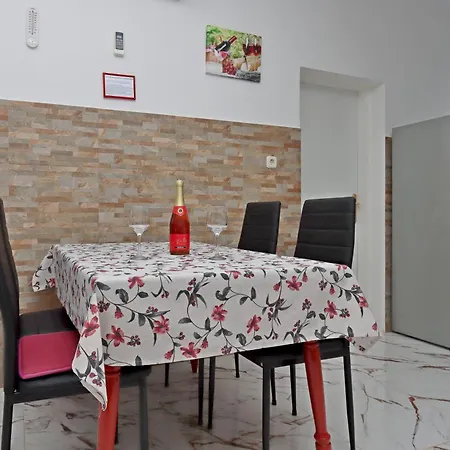 Appartamento With Parking Space Lopar, Rab - 18001 *