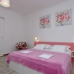 With Parking Space Lopar, Rab - 18001 דירה *