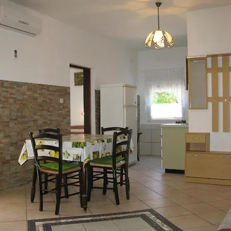 Daire With Parking Space Lopar, Rab - 18001 *