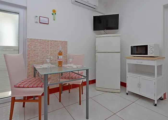 Apartmán With Parking Space - Rab - 18001